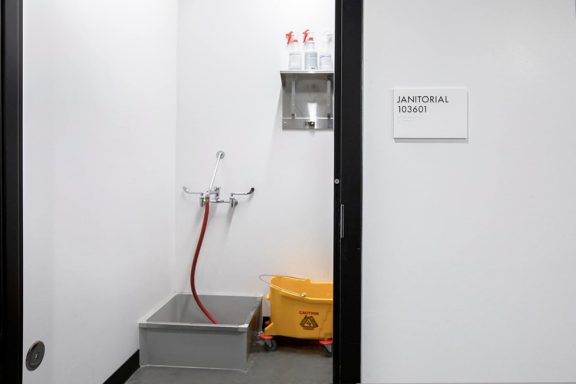 Jan San closet
